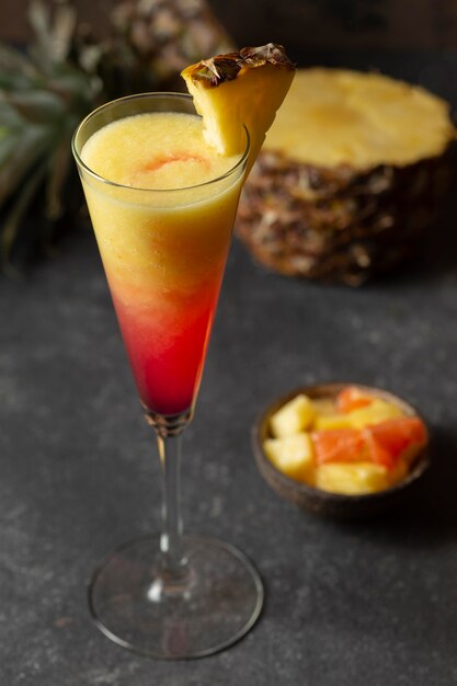 Jus d'ananas à angle élevé en verre