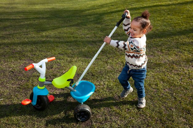 Kappy kid plein coup avec tricycle