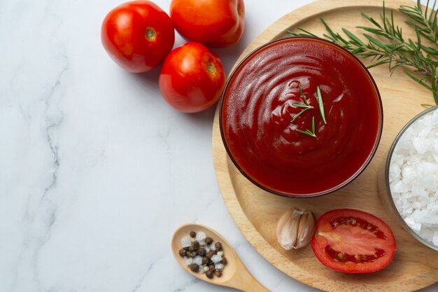Ketchup ou sauce tomate à la tomate fraîche