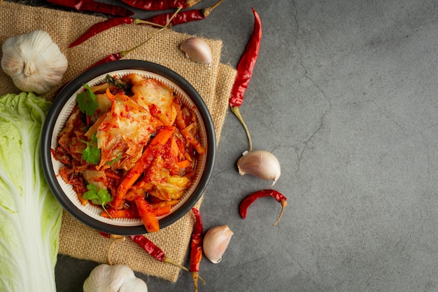 Photo gratuite kimchi prêt à manger dans un bol