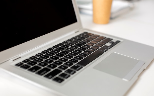 Laboratoire informatique moderne et équipé