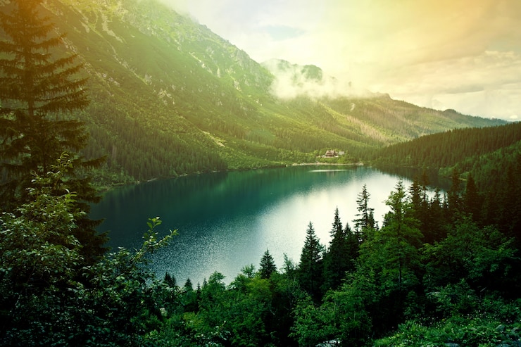 Photo gratuit lac dans les montagnes.