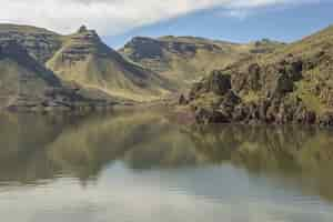 Photo gratuite lac mystique et montagnes