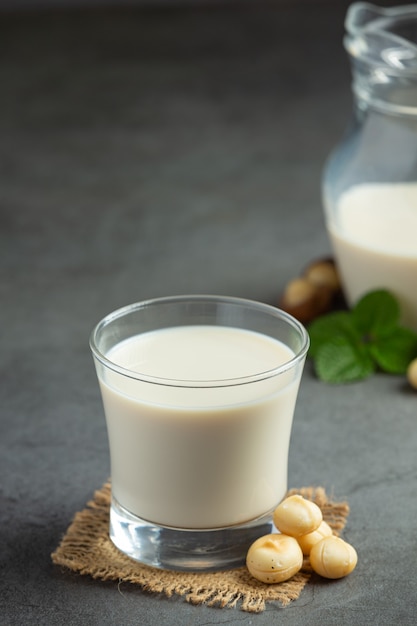 Lait blanc de macadamia prêt à servir