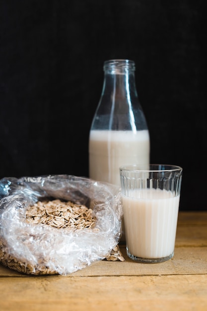 Photo gratuite lait et céréales