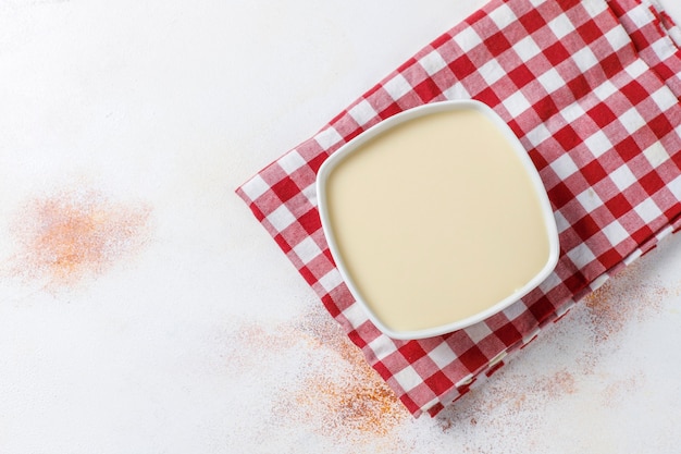 Lait concentré sucré fait maison.