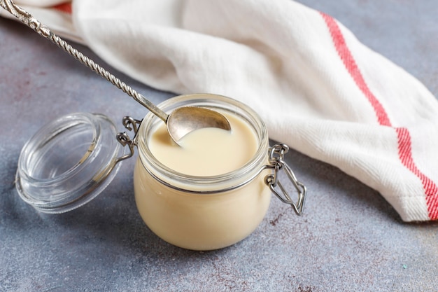 Lait concentré sucré fait maison.