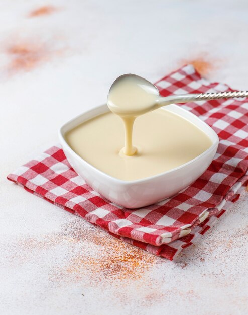 Lait concentré sucré fait maison.