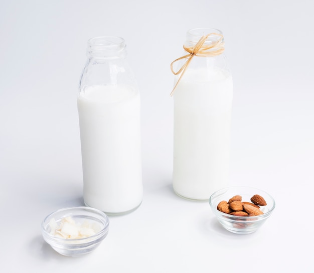 Lait frais et quelques amandes