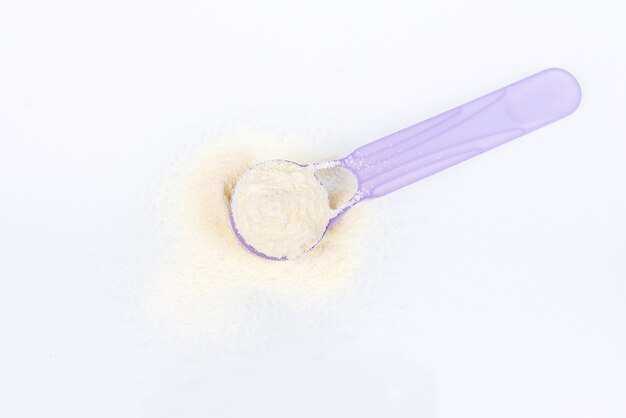 Lait En Poudre Pour Bebe Dans Une Cuillere A Mesurer Sur La Canette Photo Premium Lait En Poudre Pour Bebe Dans Une Cuillere A Mesurer Sur La Canette Photo Premium