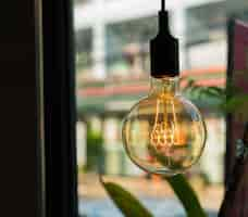 Photo gratuite lampes dans un café moderne