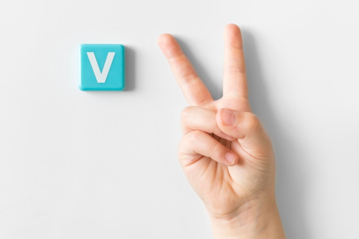 Photo gratuit langue des signes main montrant la lettre v