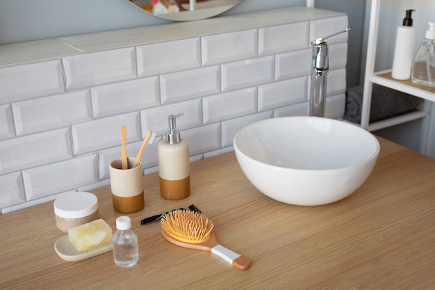 Lavabo et produits de salle de bain à angle élevé