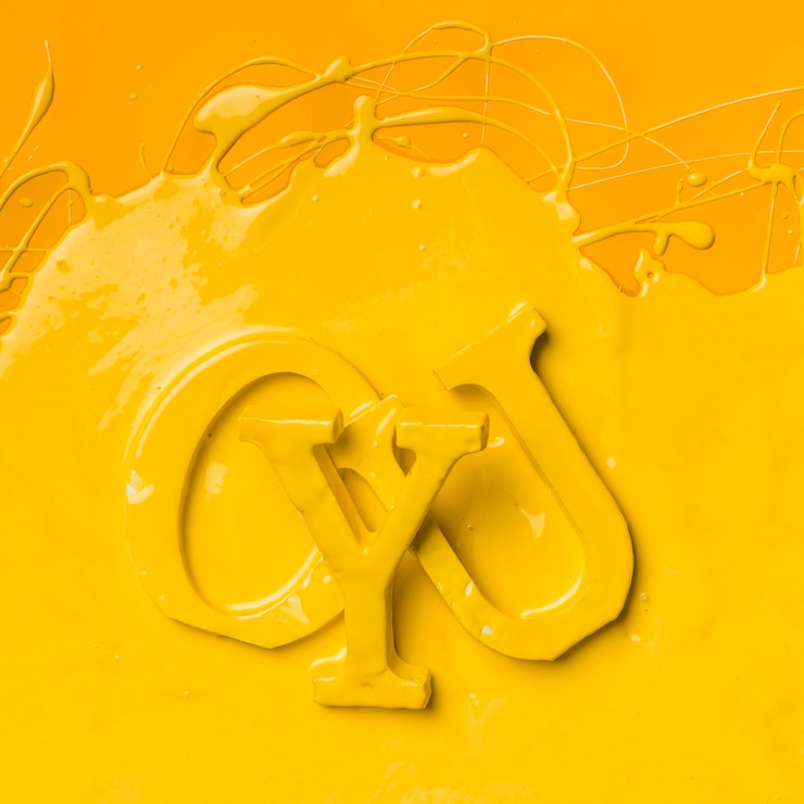 Photo gratuit lay plat de mot vous avec de la peinture