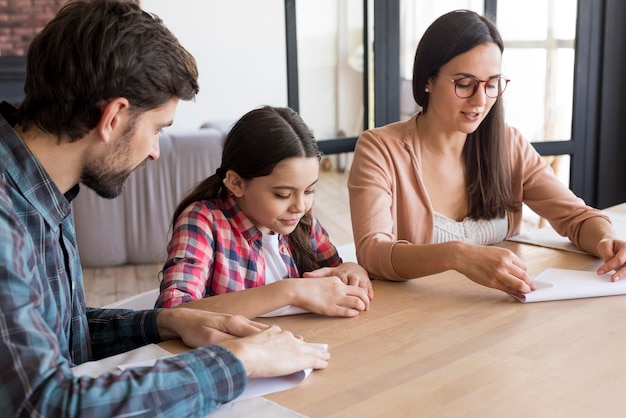 Leçon de famille pour faire de l'origami