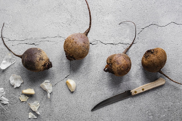 Photo gratuite légumes frais et couteau