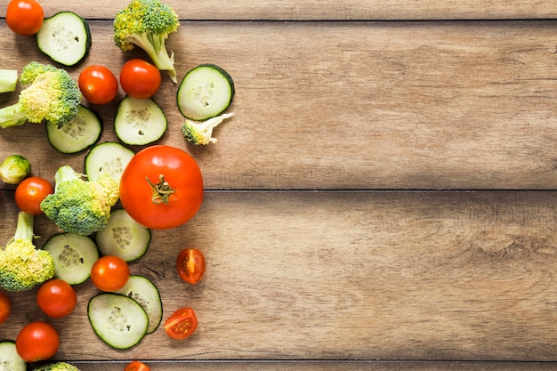 Photo gratuite légumes frais avec espace de copie