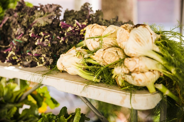 Légumes frais de la ferme au marché agricole