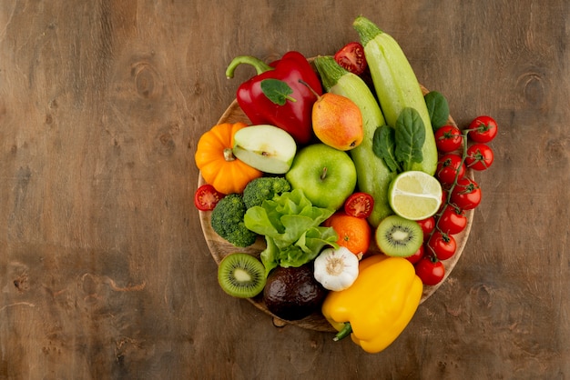 Légumes et fruits délicieux à plat