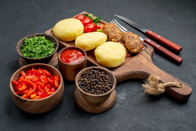 Légumes et ingrédients sur table