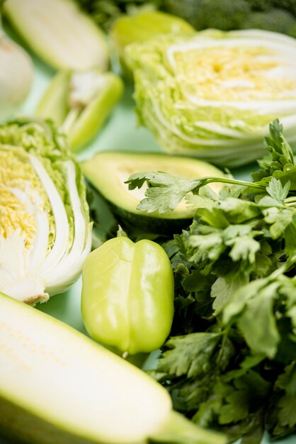 Légumes verts frais haute vue