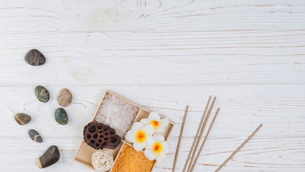 Éléments naturels pour spa avec des fleurs