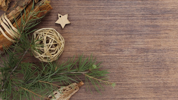 Éléments de Noël sur fond en bois