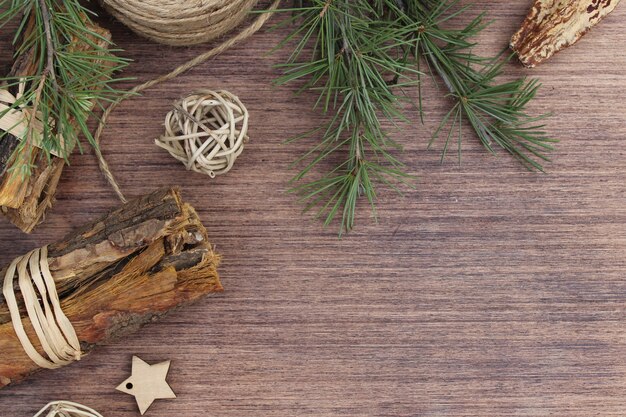 Éléments de Noël sur fond en bois