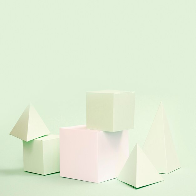 Éléments de papier géométriques avec copie-espace