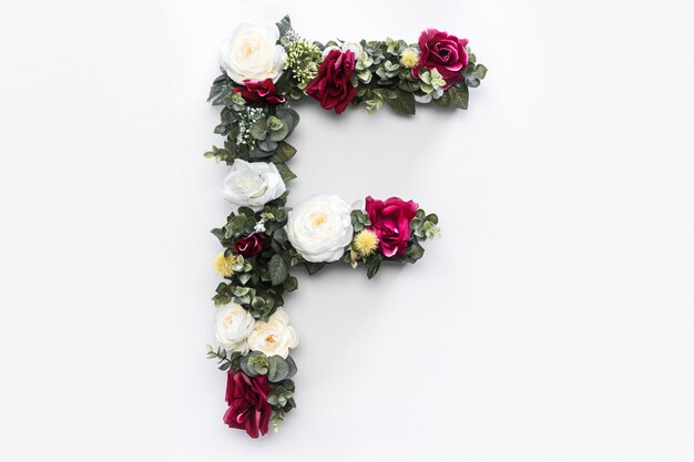 Lettre de fleur F Monogramme floral Photo gratuit