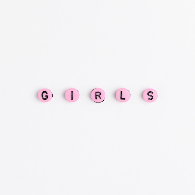 Lettres de l'alphabet perles mot filles