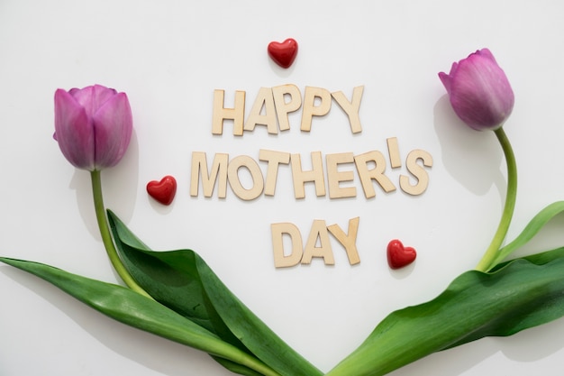 Photo gratuite lettres du jour de la mère, coeurs et roses