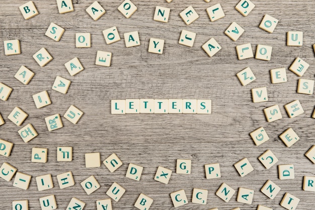 Lettres formant le mot lettres