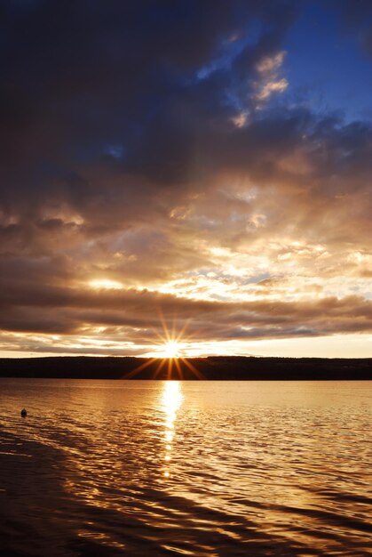 le lever du soleil lac
