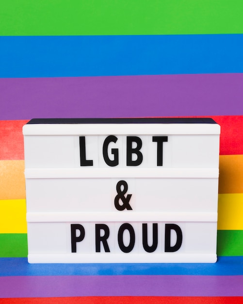 LGBT et fier concept avec fond arc-en-ciel