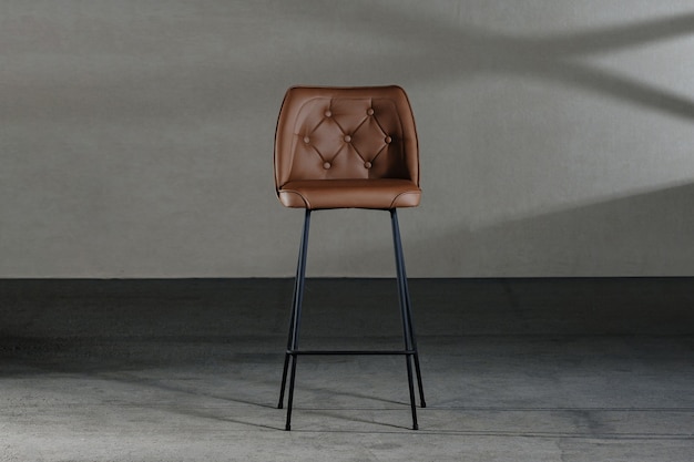 Photo gratuite libre d'une chaise sans accoudoirs avec un dossier concave, des meubles de style loft