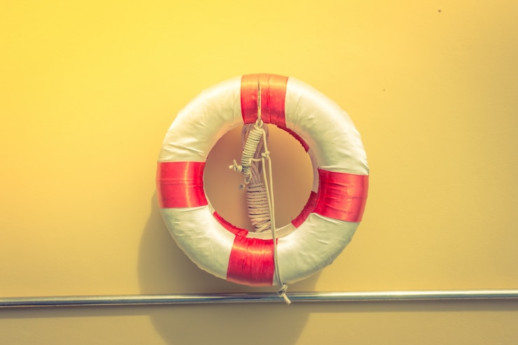 Photo gratuit lifebuoy à la piscine. (filtré image traitée vinta