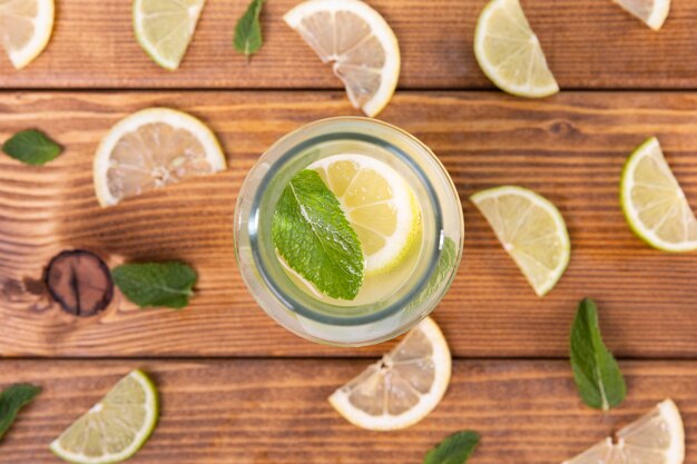 Photo gratuite limonade vue de dessus