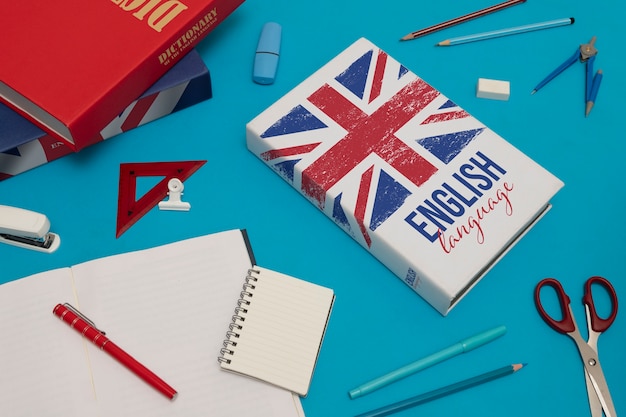 Livre anglais et cahier grand angle