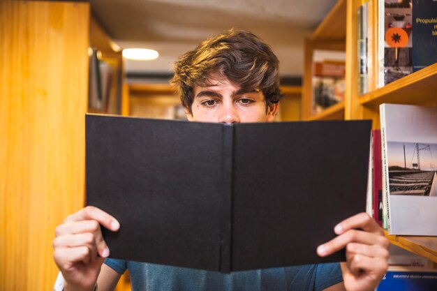 Livre de lecture ciblé adolescent