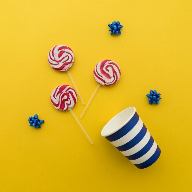 Lollipops et tasse à papier