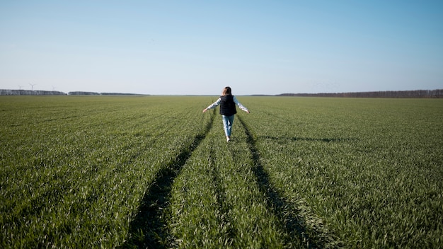 Long coup de jeune fille dans le domaine