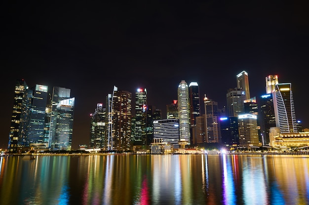 longue exposition à l&#39;eau rivière singapore urbain