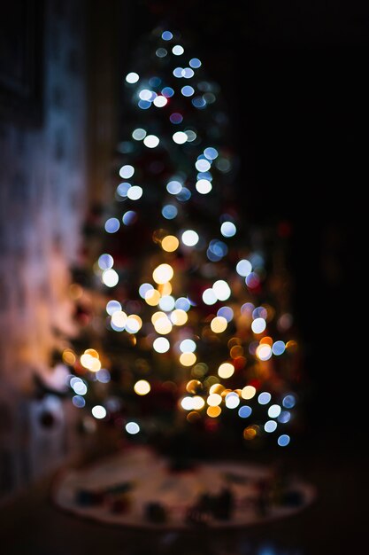 Lumières brouillées sur l&#39;arbre de Noël