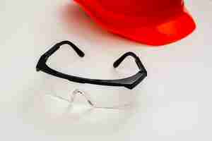 Photo gratuite lunettes de protection et casque