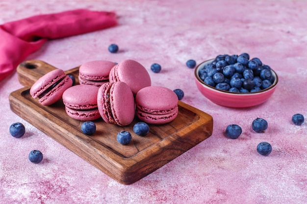 Macarons Aux Myrtilles.