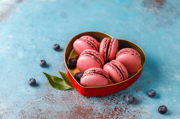 Macarons aux myrtilles.