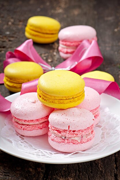 Macarons colorés français