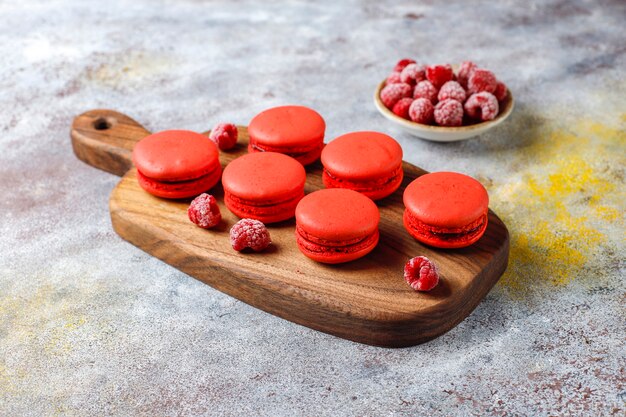 Macarons à la framboise.