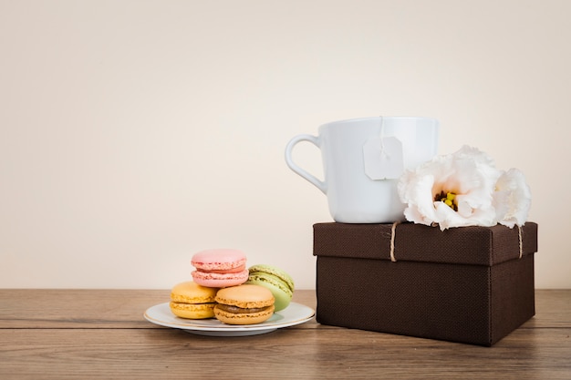 Macarons mignons dans l'espace de copie